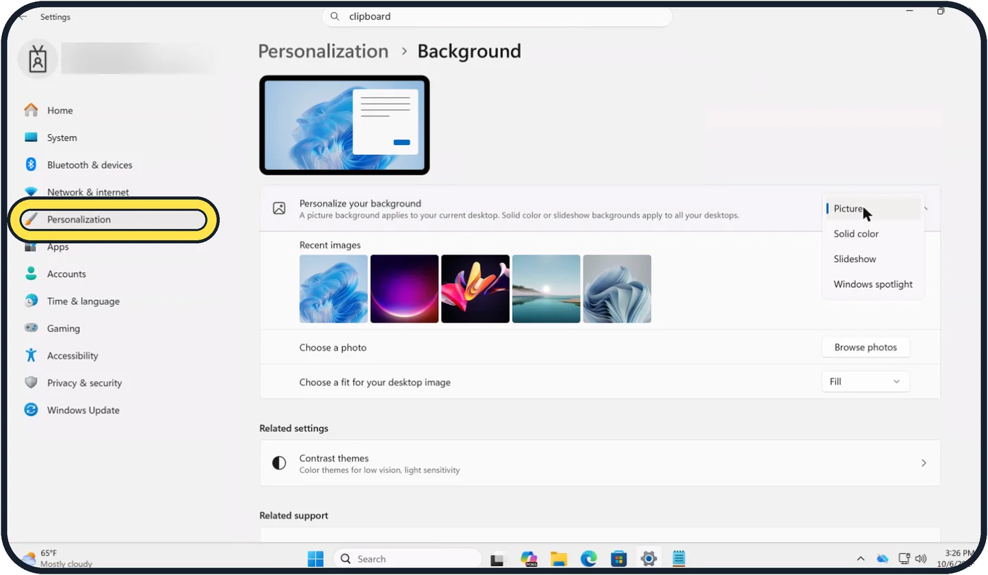 Screenshot from the guide: How to change the wallpaper on Windows 11