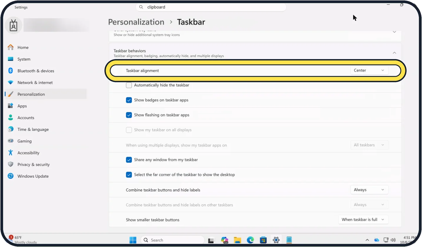 Windows screenshot: Icons moved to the left or centre