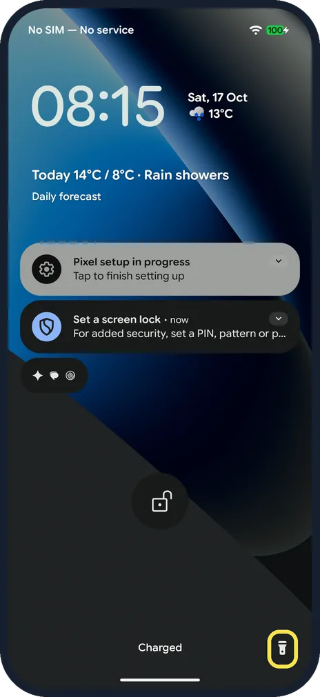 Android screenshot: Torch shortcut in the bottom right corner of the lock screen