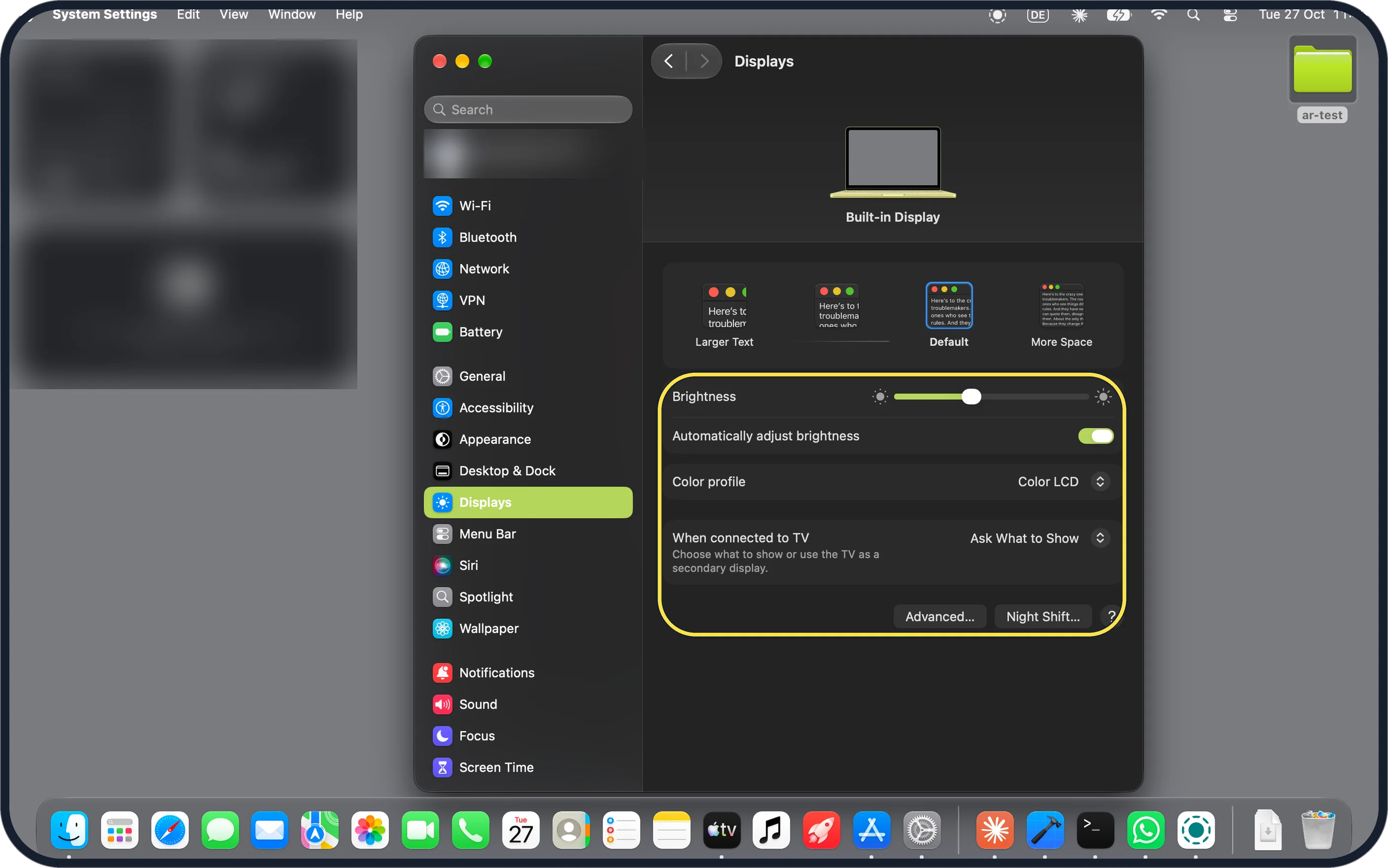 Mac screenshot: Displays: no True Tone, no refresh rate